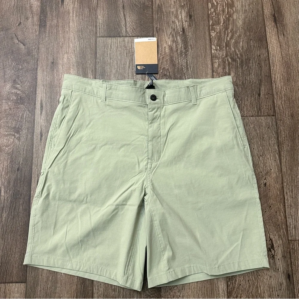 The North Face Standard Fit Nylon blend Shorts Mens Size 38 Tea Green